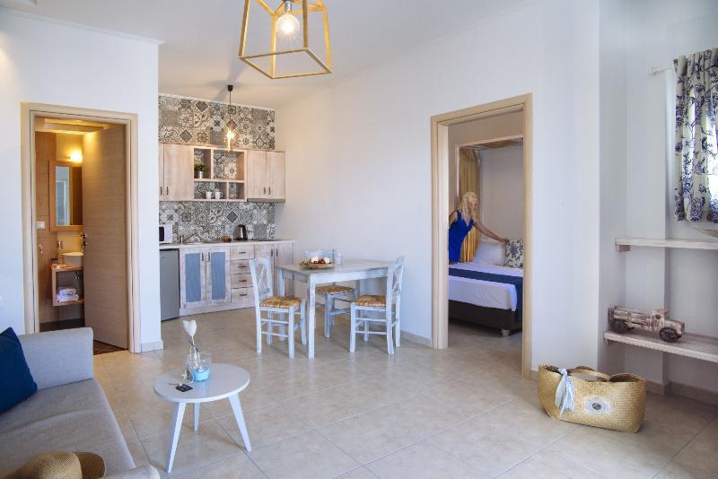 Aelia Apartments & Suites Livadi  Екстер'єр фото